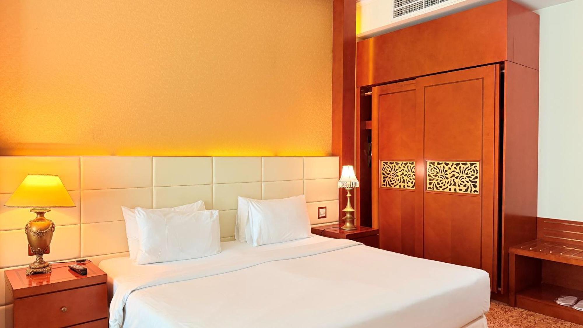 Deluxe King Room